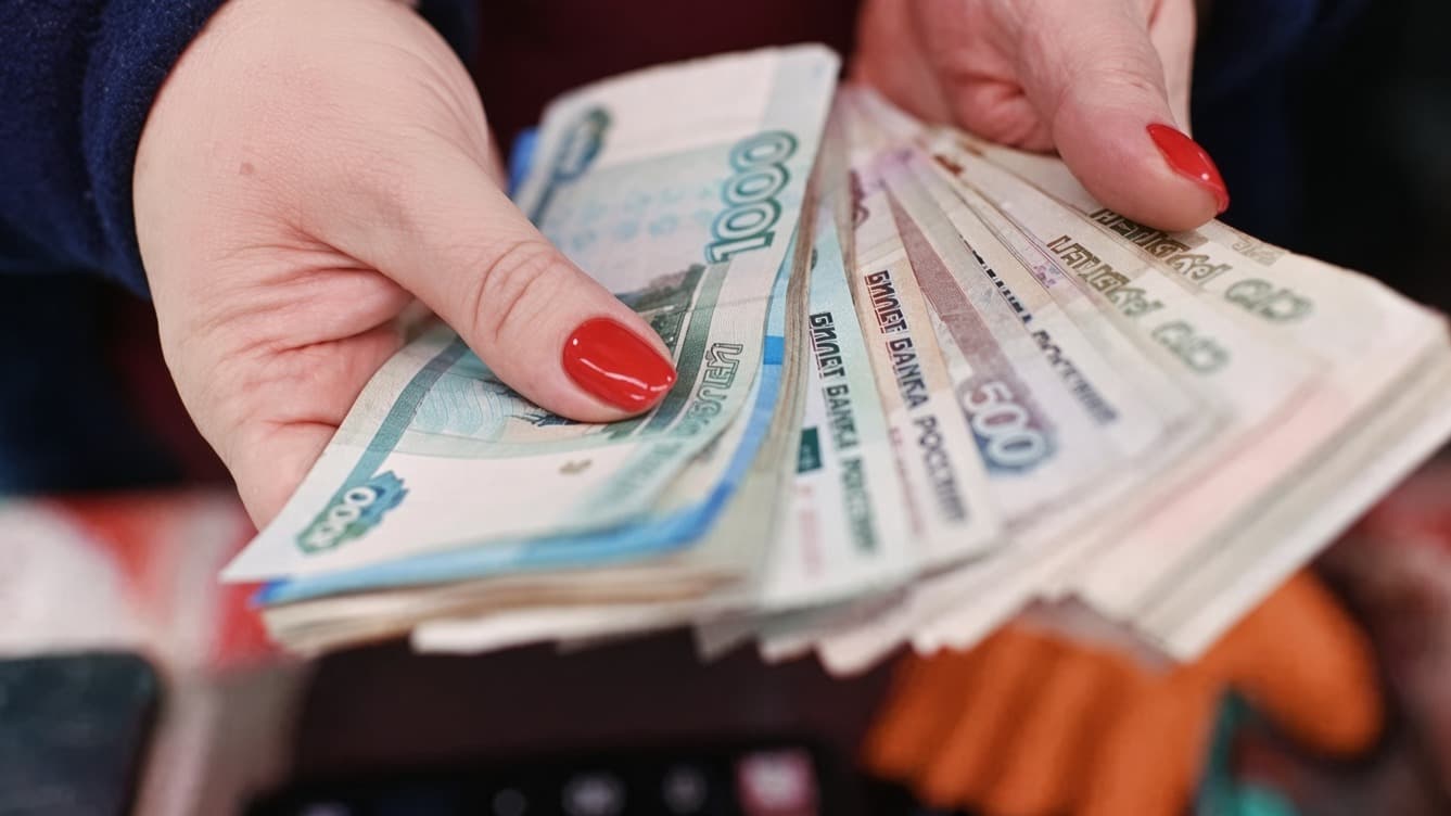 Rossiya O‘zbekiston va bir qator davlatlarga 1 mln rubldan ortiq naqd pul olib chiqishni taqiqladi