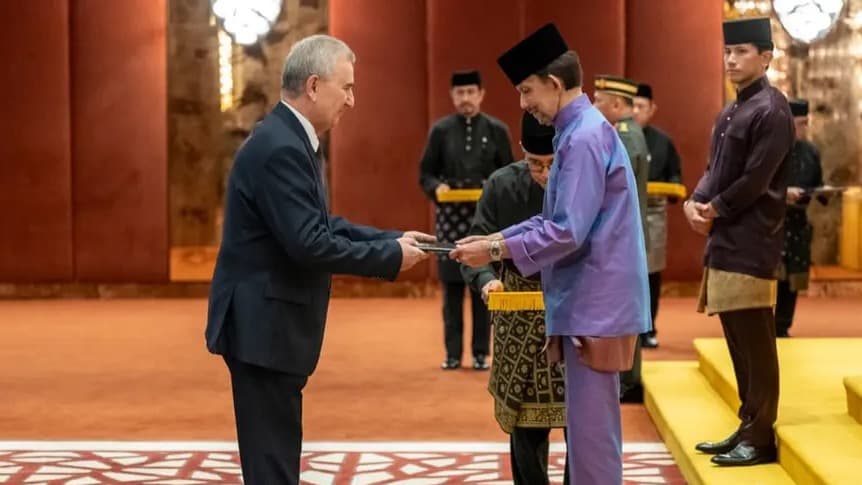 O‘zbekistonning Malayziyadagi elchisi Karomiddin Gadoyev bir vaqtning o‘zida Bruneydagi elchi lavozimida ham ish boshladi