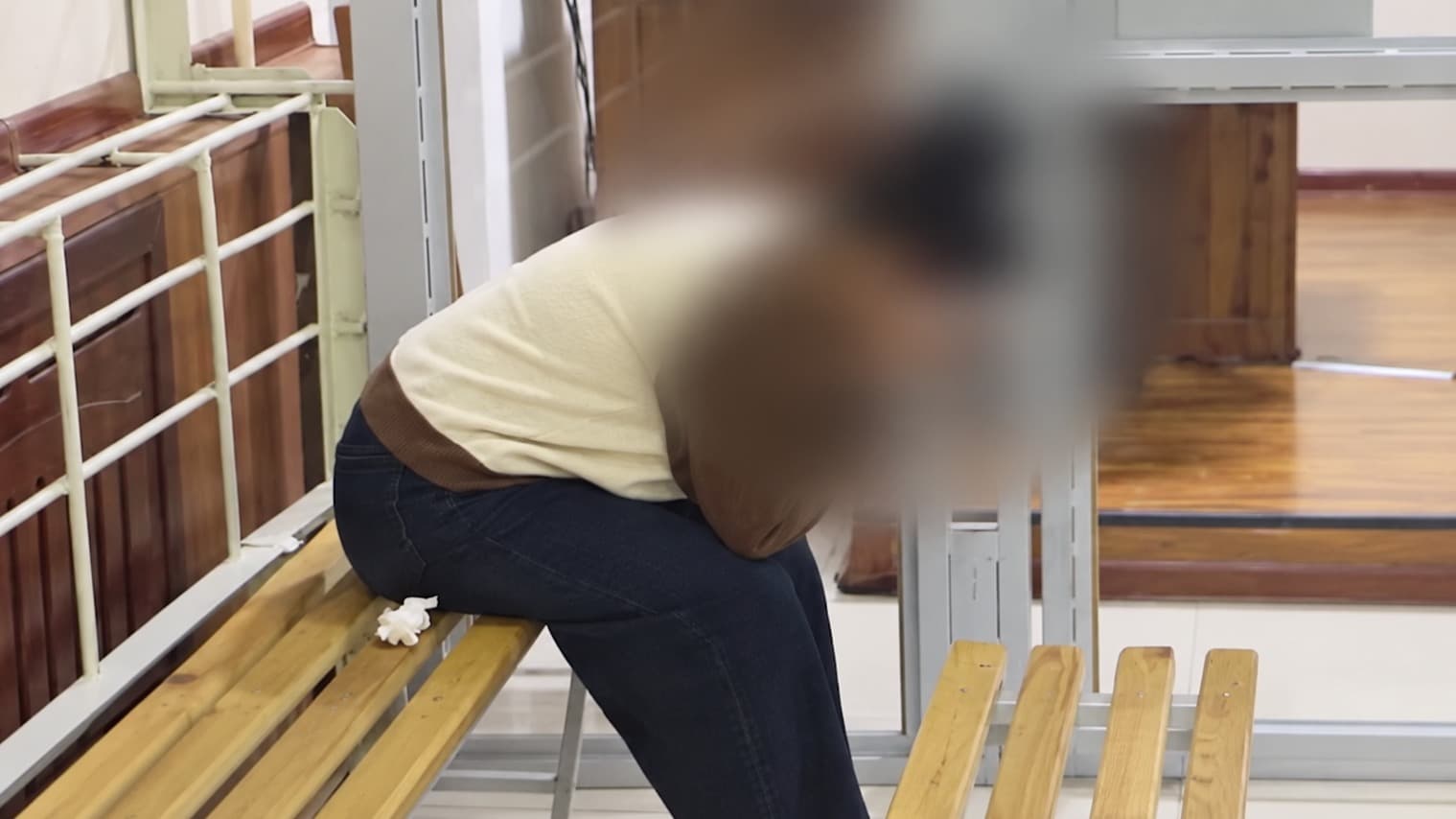 Shirin shahrida 29 yoshli ayol o‘zi olti yildan buyon shar’iy nikohda yashab kelgan erkakning qonuniy rafiqasi va voyaga yetmagan ikki qiziga pichoq bilan hu…