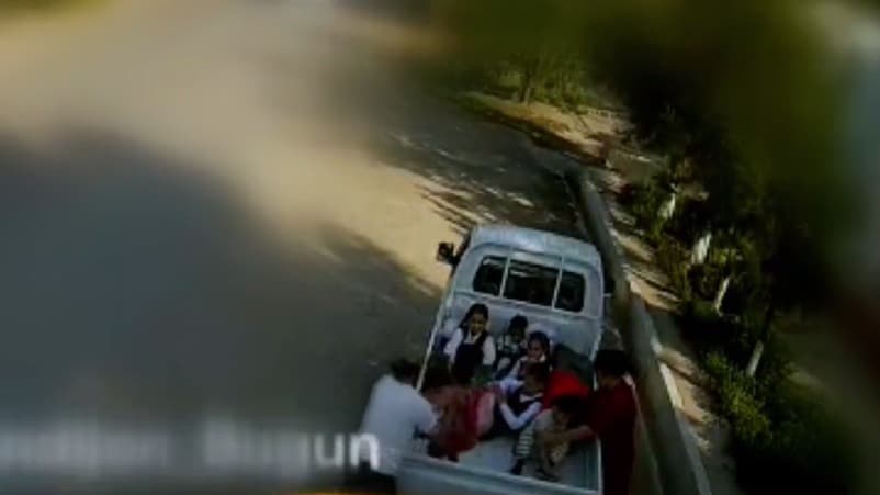 Andijonning Marhamat tumanida 6 nafar bolani Labo’ning yuk tashish qismiga joylab yo‘lga chiqqan haydovchi aniqlandi. Avtomobiln boshqargan 26 yoshli haydovc…