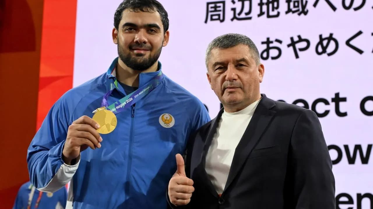 Akbar Jo‘rayev Yaponiyadagi Osiyo o‘yinlarida 197 kg natija bilan jahon rekordini o‘rnatib, oltin medalni qo‘lga kiritdi