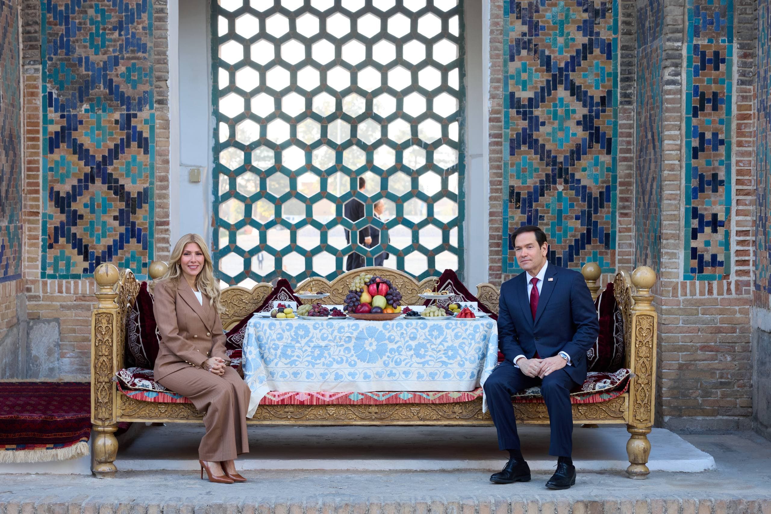 AQSH Davlat kotibi (Tashqi ishlar vaziri) Marko Rubio 18-20 oktabr kunlari Samarqandga tashrif buyurdi. Bu yerda AQSH va Markaziy Osiyo tashqi ishlar vazirla…