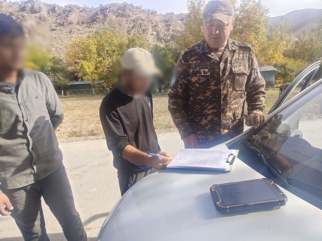 Navoiy viloyatining Xatirçi tumanida ruxsatsiz dölana tergan ikki nafar fuqaroga jami 7,48 mln söm jarima belgilandi. Bu haqda viloyat Ekologiya boşqarmasi m…